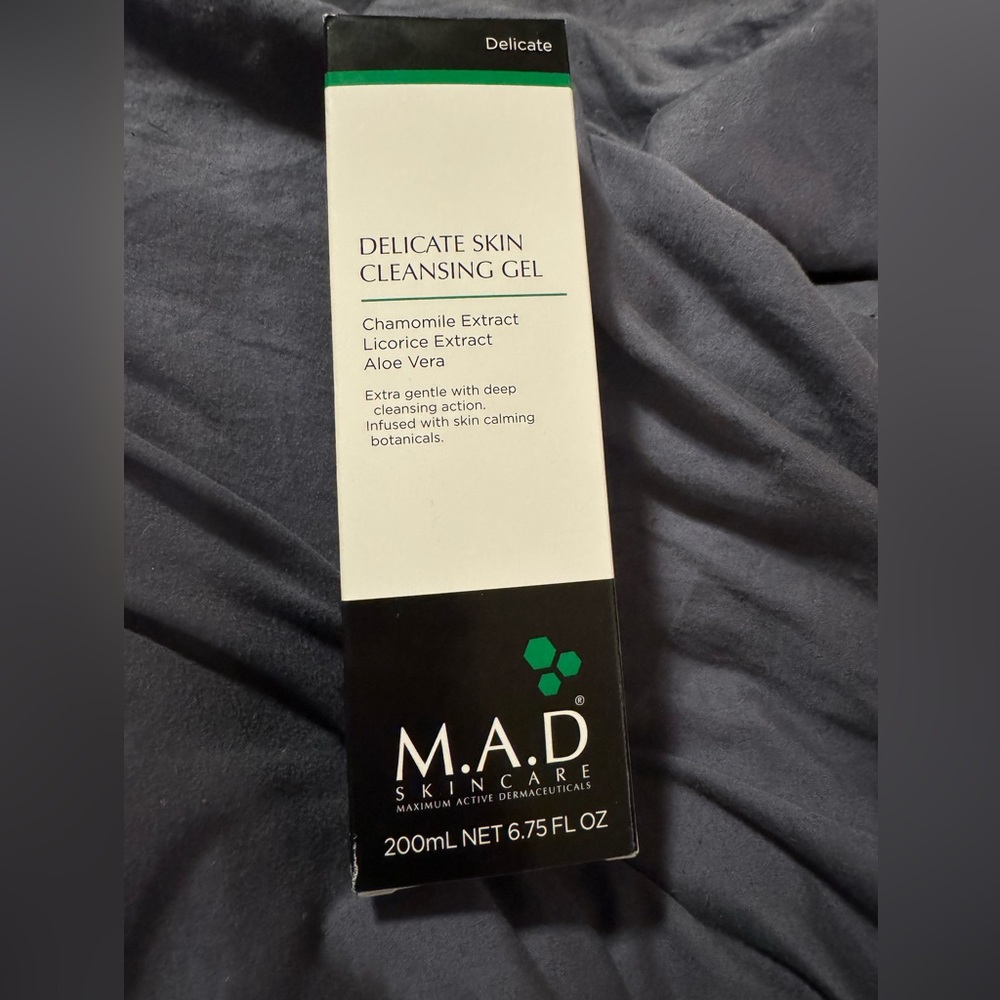 NIB M.A.D. Skincare Delicate Skin Cleansing Gel